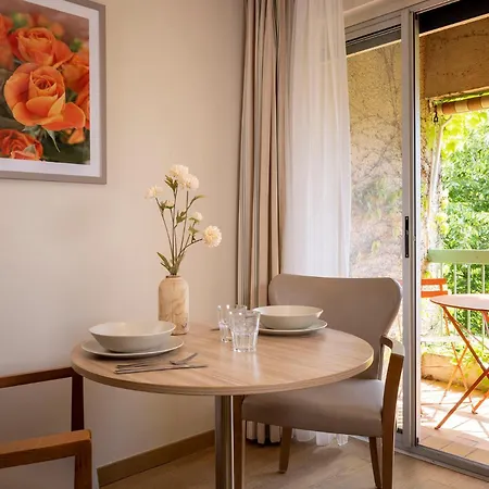 Hotel & Lou Paradou Les Bains 3*